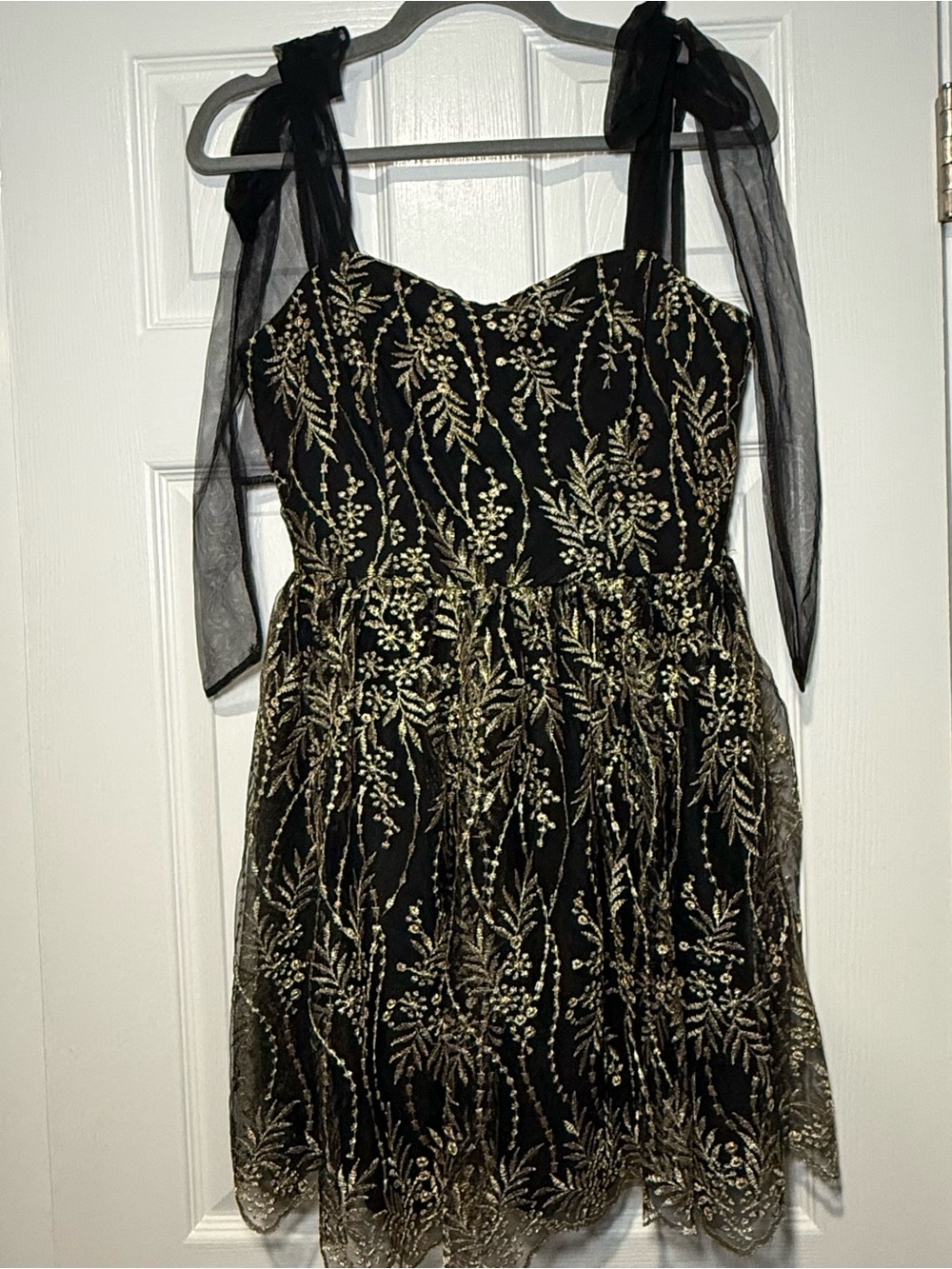 Jun & Ivy Black & Gold Embroidered Mini Dress Medium Elegant Black Tie Wedding